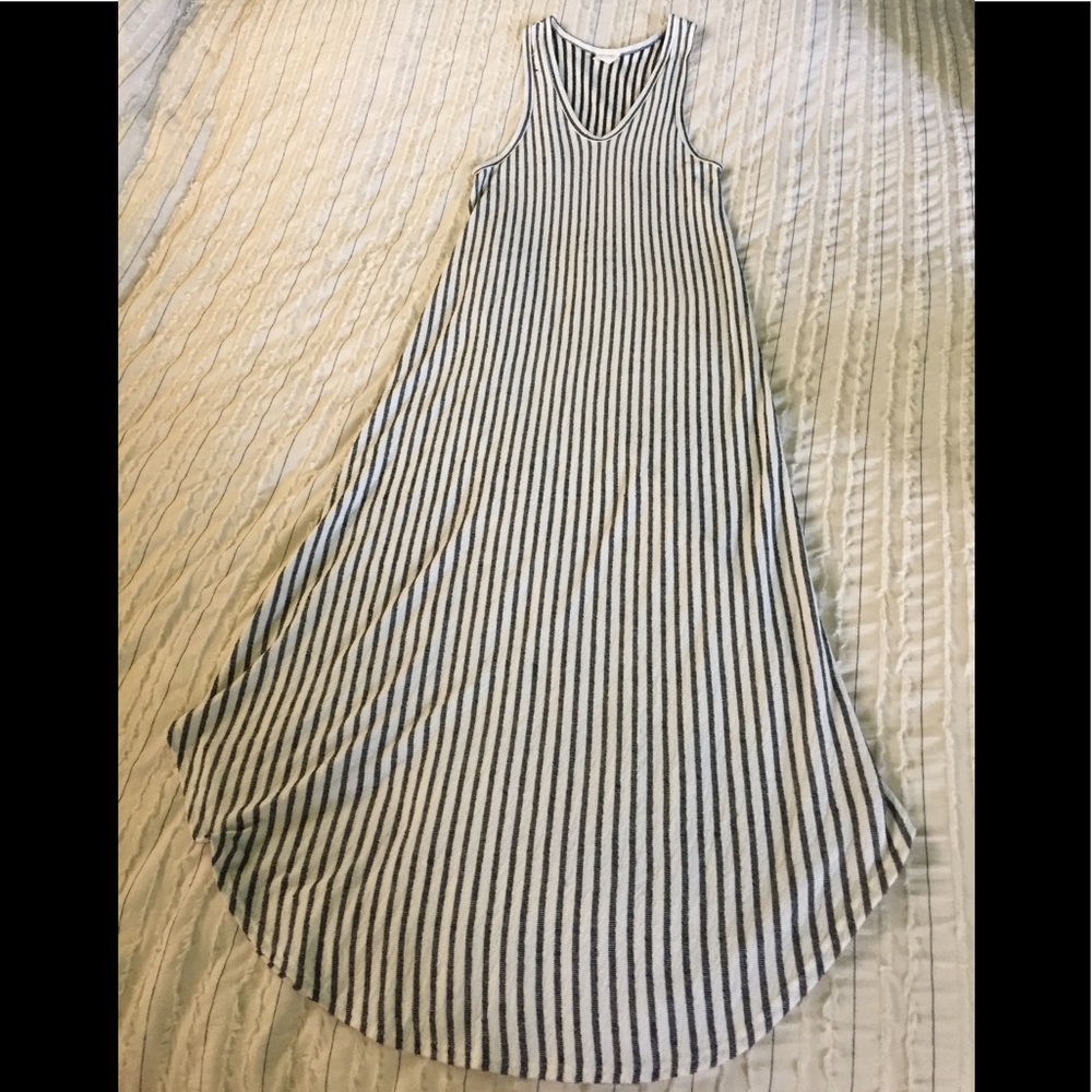Ladies Medium lounge dress, cream/blk stripes $25